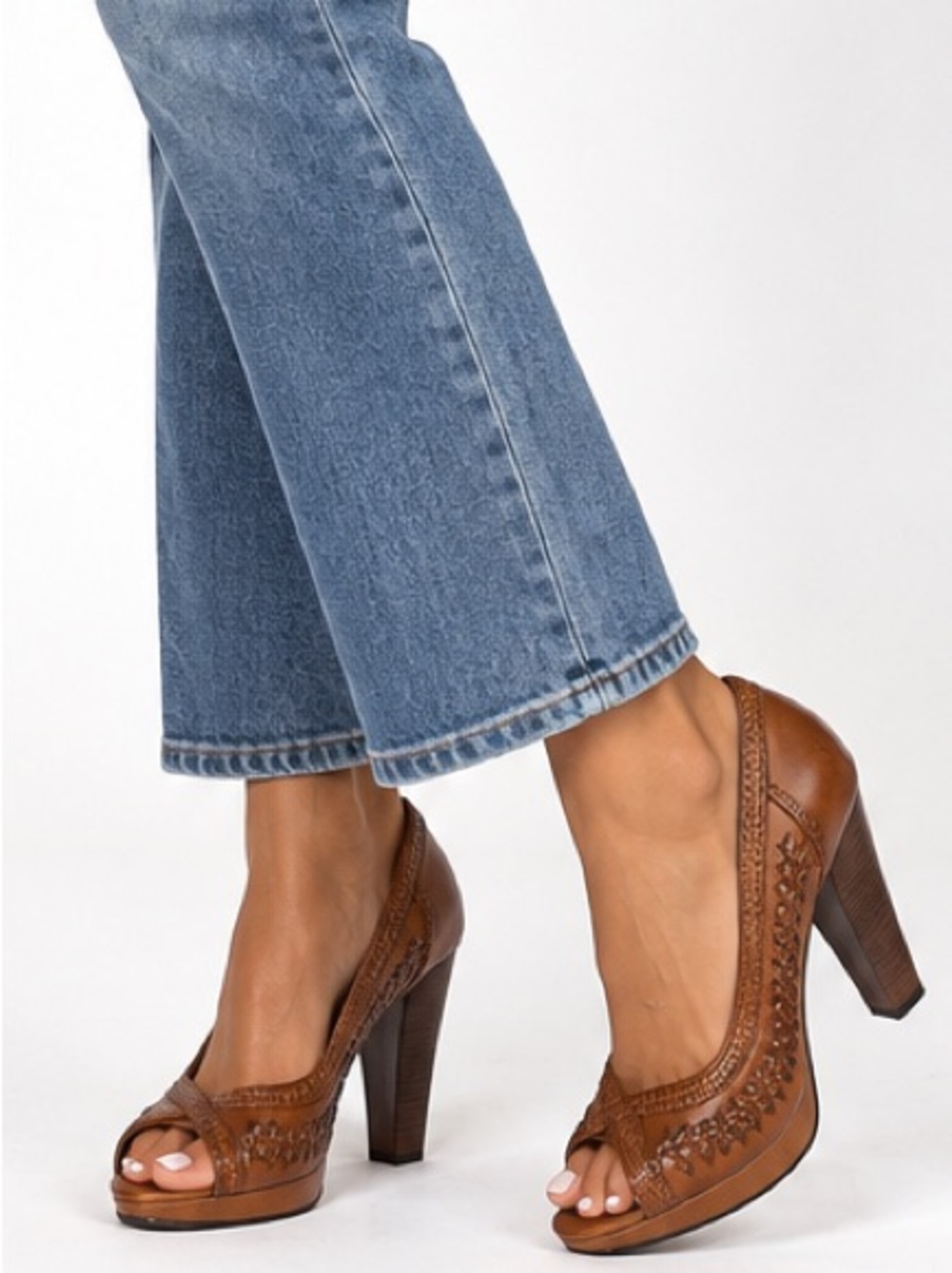 American Eagle Beautiful Condition Y2K Brown Woven Peep Toe Chunky Heels Size 8